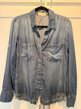 SLight Wash Denim Button-Front Shirt with Frayed Hem